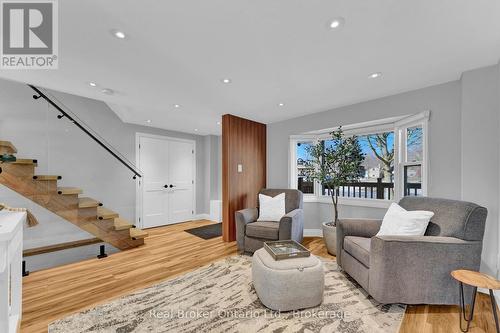19 Hornby Court, Cambridge, ON - Indoor Photo Showing Living Room