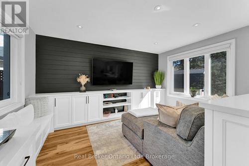 19 Hornby Court, Cambridge, ON - Indoor Photo Showing Living Room