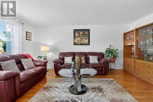 13 - 2415 Southvale Crescent, Ottawa, ON - Indoor Photo Showing Living Room