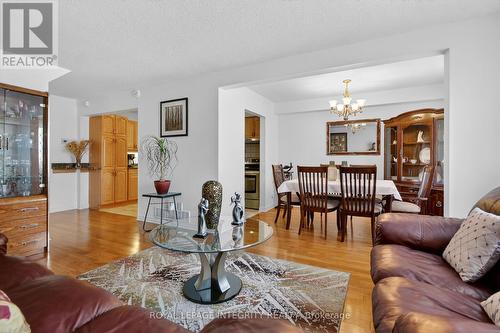 13 - 2415 Southvale Crescent, Ottawa, ON - Indoor Photo Showing Living Room