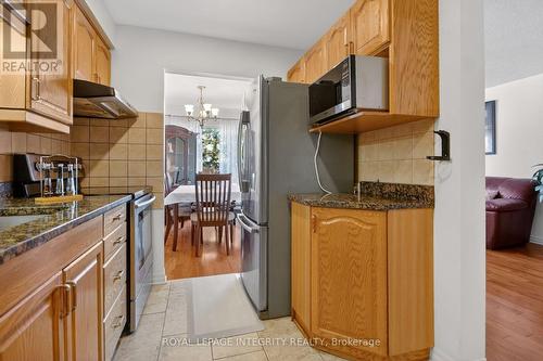 13 - 2415 Southvale Crescent, Ottawa, ON - Indoor Photo Showing Kitchen