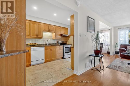 13 - 2415 Southvale Crescent, Ottawa, ON - Indoor Photo Showing Kitchen