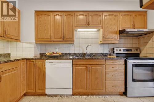 13 - 2415 Southvale Crescent, Ottawa, ON - Indoor Photo Showing Kitchen