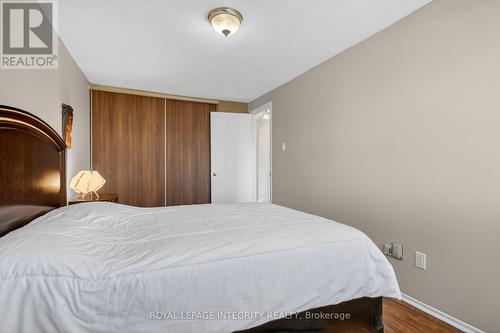 13 - 2415 Southvale Crescent, Ottawa, ON - Indoor Photo Showing Bedroom
