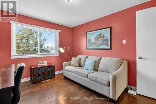 13 - 2415 Southvale Crescent, Ottawa, ON - Indoor Photo Showing Living Room