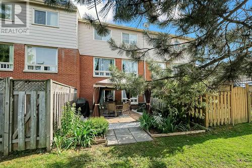 13 - 2415 Southvale Crescent, Ottawa, ON - Outdoor