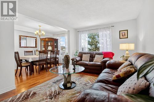 13 - 2415 Southvale Crescent, Ottawa, ON - Indoor Photo Showing Living Room