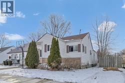 1857 AUBIN  Windsor, ON N8W 4L1