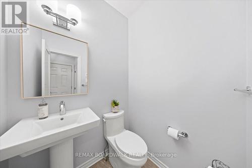 779 Keinouche Place, Ottawa, ON - Indoor Photo Showing Living Room