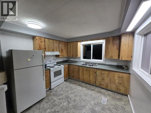 1847 Maple Drive, Quesnel, BC - Indoor Photo Showing Kitchen With Double Sink