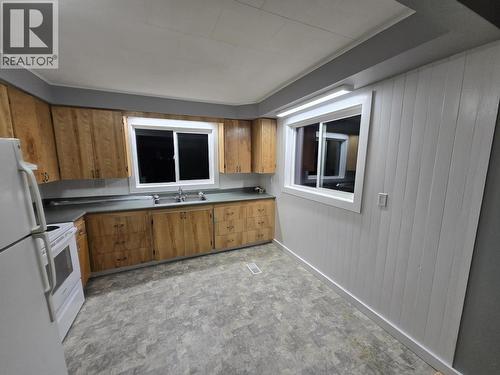 1847 Maple Drive, Quesnel, BC - Indoor Photo Showing Kitchen With Double Sink