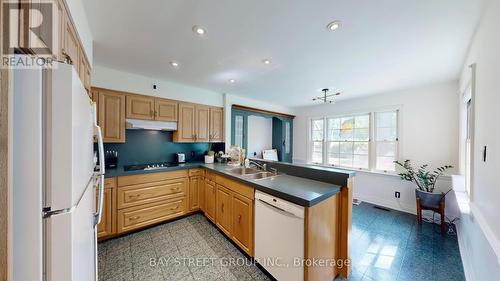 178 Breezy Pines Drive, Mississauga, ON - Indoor Photo Showing Kitchen With Double Sink