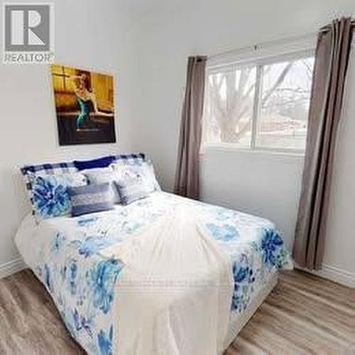 259 Ross Avenue, Kitchener, ON - Indoor Photo Showing Bedroom