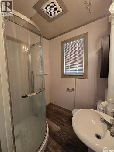 719 Main Street, Kipling, SK - Indoor Photo Showing Bathroom