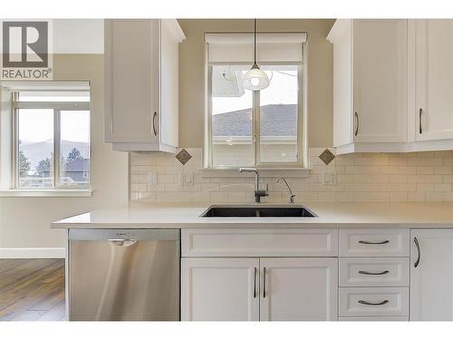 4035 Gellatly Road S Unit# 273, West Kelowna, BC - Indoor Photo Showing Kitchen With Double Sink