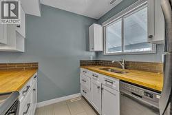 Kitchen with dishwasher - 