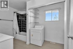 Bathroom/laundry area - 