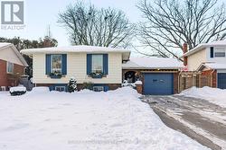 566 LANI CRESCENT  Burlington, ON L7N 2Y4