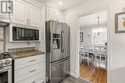 566 Lani Crescent, Burlington, ON - Indoor Photo Showing Kitchen