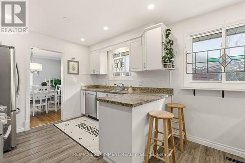 566 Lani Crescent, Burlington, ON - Indoor Photo Showing Kitchen