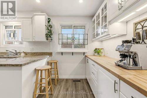 566 Lani Crescent, Burlington, ON - Indoor Photo Showing Kitchen