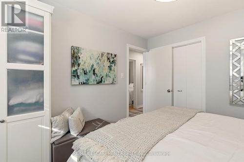 566 Lani Crescent, Burlington, ON - Indoor Photo Showing Bedroom