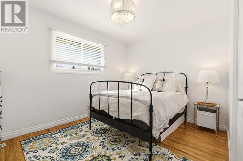 566 Lani Crescent, Burlington, ON - Indoor Photo Showing Bedroom