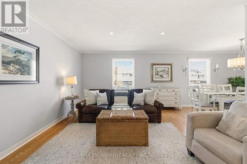 566 Lani Crescent, Burlington, ON - Indoor Photo Showing Living Room