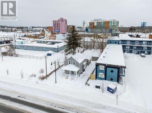 5930 FALLSVIEW AVENUE  Niagara Falls (Clifton Hill), ON L2G 3V5