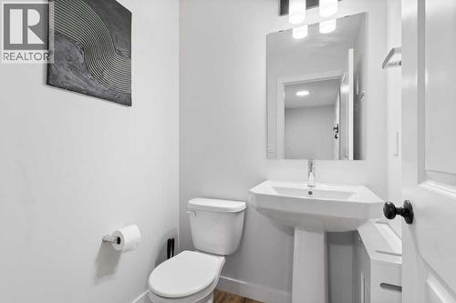 16 Trinity Street, Lacombe, AB - Indoor Photo Showing Bathroom