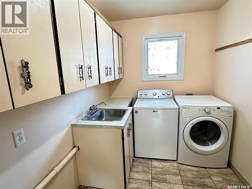 44 Campbell Place, Clavet, SK - Indoor Photo Showing Laundry Room