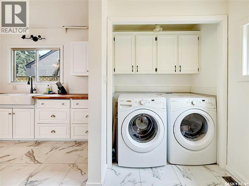 371 6Th Avenue Nw, Swift Current, SK - Indoor Photo Showing Laundry Room