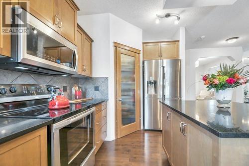 360 Parkmere Green, Chestermere, AB - Indoor Photo Showing Kitchen With Stainless Steel Kitchen