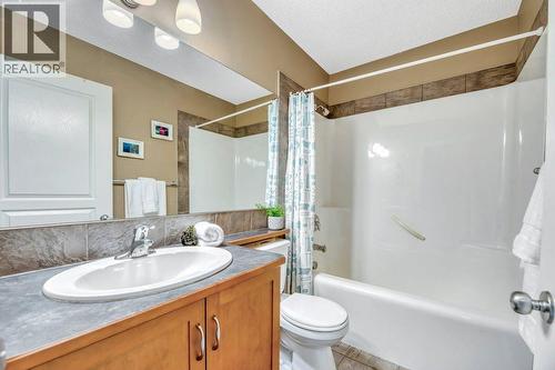 360 Parkmere Green, Chestermere, AB - Indoor Photo Showing Bathroom