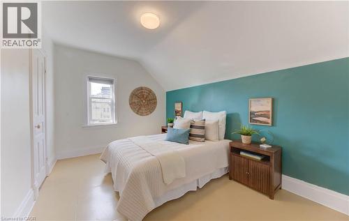 229 Lancaster Street E, Kitchener, ON - Indoor Photo Showing Bedroom