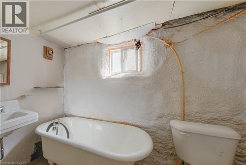 229 Lancaster Street E, Kitchener, ON - Indoor Photo Showing Bathroom