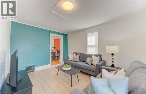 229 Lancaster Street E, Kitchener, ON - Indoor Photo Showing Living Room