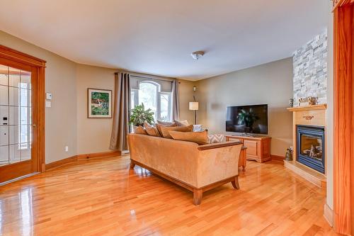 Salon - 8275 Rue Du Labour, Mirabel, QC - Indoor Photo Showing Living Room With Fireplace