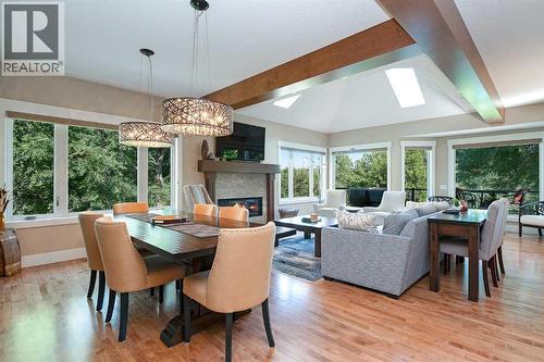 664 29 Avenue Nw, Calgary, AB - Indoor With Fireplace