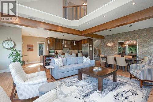 664 29 Avenue Nw, Calgary, AB - Indoor Photo Showing Living Room