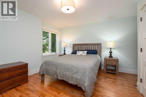 664 29 Avenue Nw, Calgary, AB - Indoor Photo Showing Bedroom