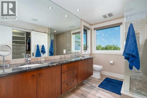664 29 Avenue Nw, Calgary, AB - Indoor Photo Showing Bathroom