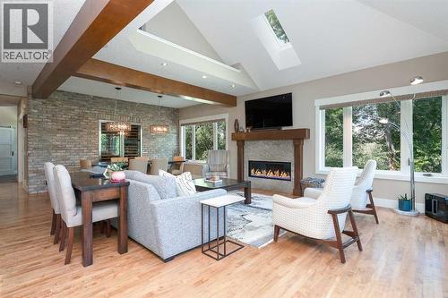 664 29 Avenue Nw, Calgary, AB - Indoor Photo Showing Living Room With Fireplace