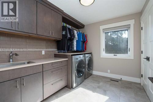 664 29 Avenue Nw, Calgary, AB - Indoor Photo Showing Laundry Room