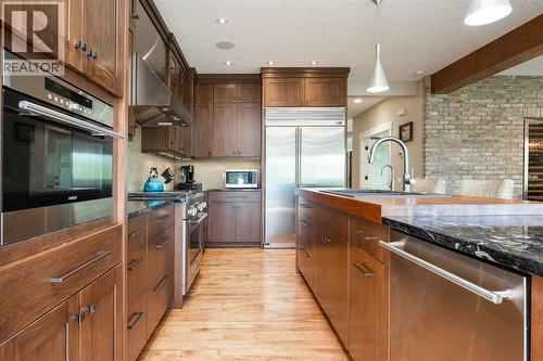 664 29 Avenue Nw, Calgary, AB - Indoor Photo Showing Kitchen With Stainless Steel Kitchen With Upgraded Kitchen