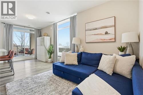 455 Charlton Avenue E Unit# 308, Hamilton, ON - Indoor Photo Showing Living Room