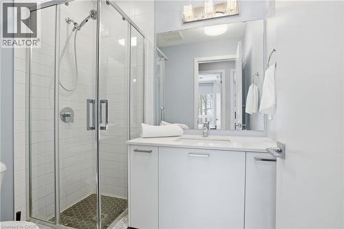 455 Charlton Avenue E Unit# 308, Hamilton, ON - Indoor Photo Showing Bathroom