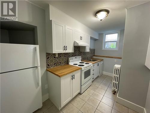 207 Pine, Sudbury, ON - Indoor Photo Showing Kitchen