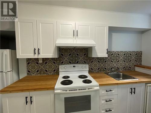 207 Pine, Sudbury, ON - Indoor Photo Showing Kitchen