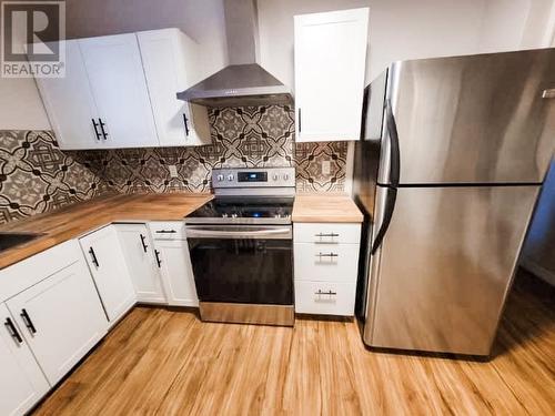 207 Pine, Sudbury, ON - Indoor Photo Showing Kitchen
